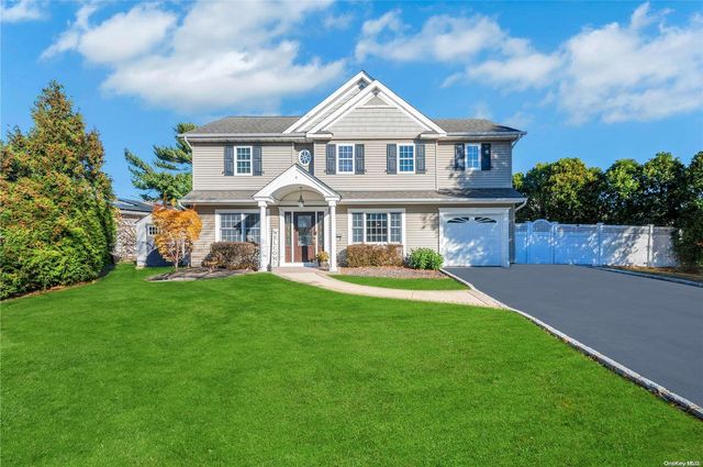 $949,999 | 4 Croyden Drive | East Massapequa