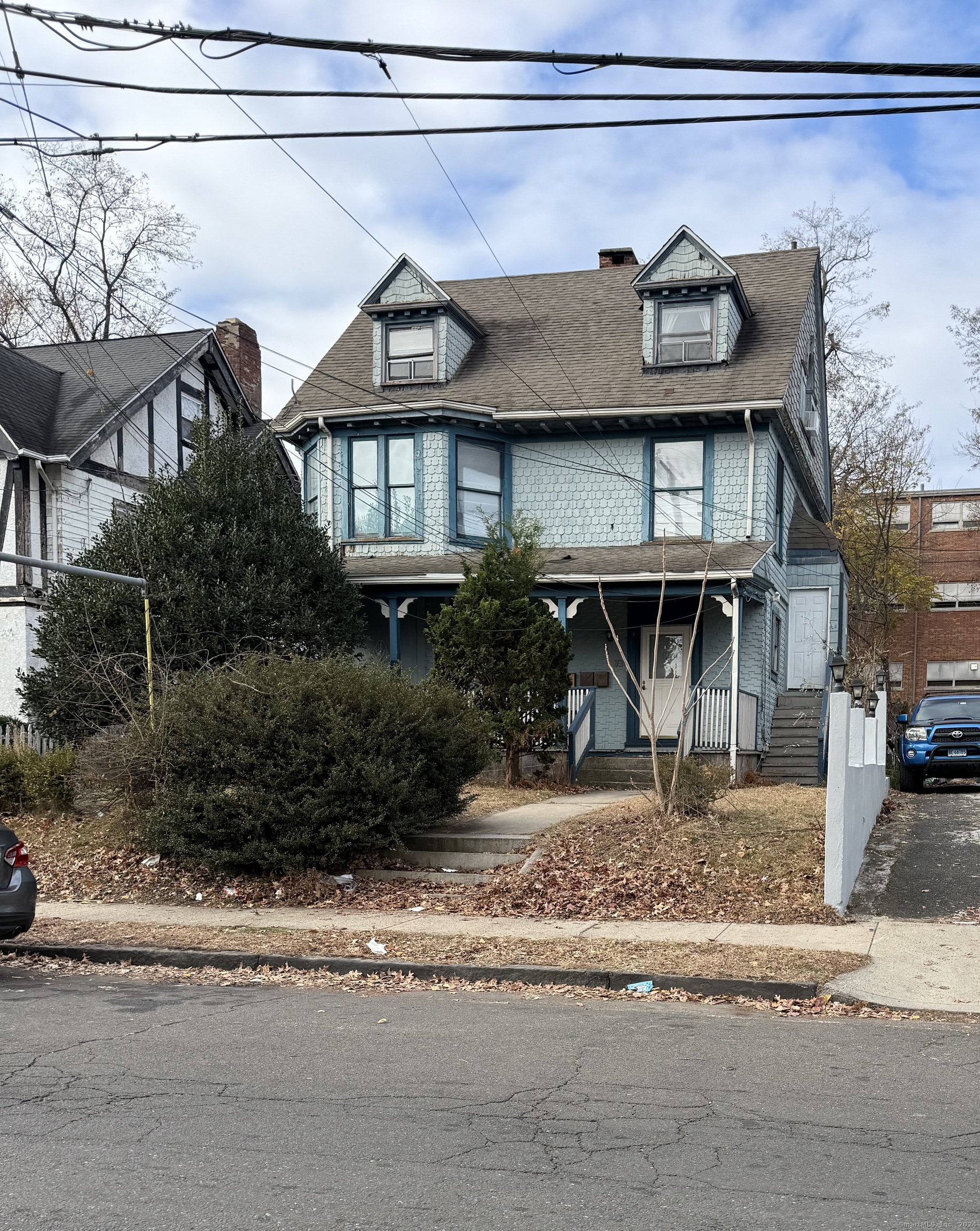 a view of a house with a outdoor space