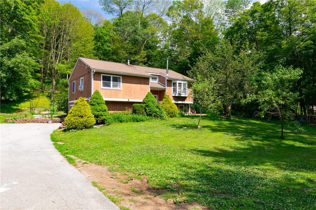 Split foyer home featuring a front yard