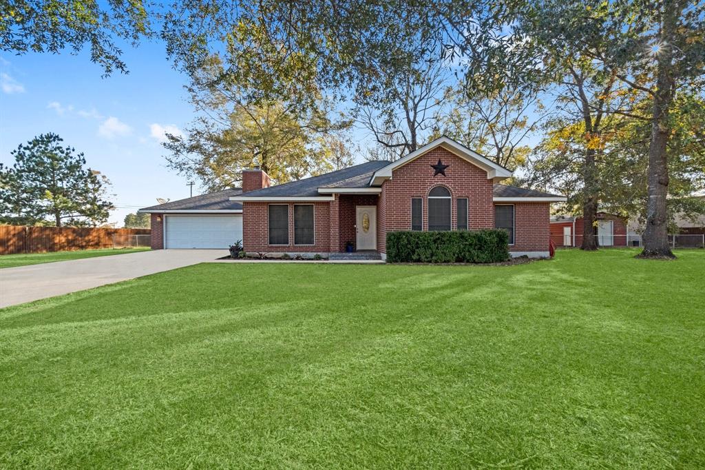 Beautiful brick home sitting on one acre in well established neighborhood. Home sporting 3 bedrooms, 2 bathrooms, a study/bonus room just waiting for you to call your own!