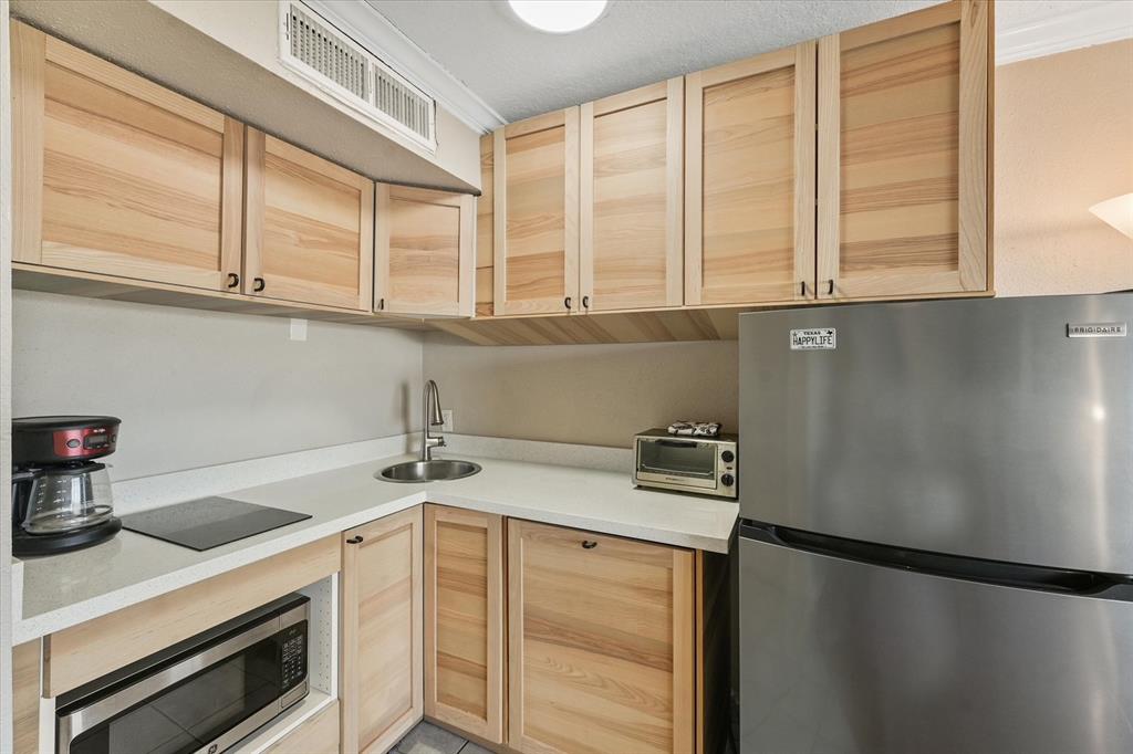 Newer cabinets, new electrical in kitchen w/usb ports