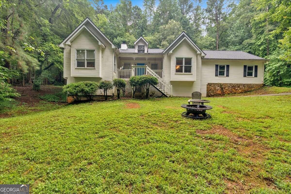 a view of a house with patio and garden