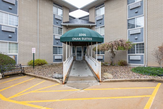 $1,100 | 3305 Sunset Avenue, Unit 114 | Waukegan