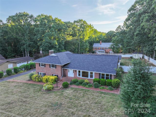 $725,000 | 220 Augusta Drive | Shannon Acres