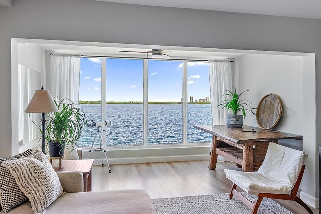 $450,000 | 52 Yacht Club Drive, Unit 207 | North Palm Beach