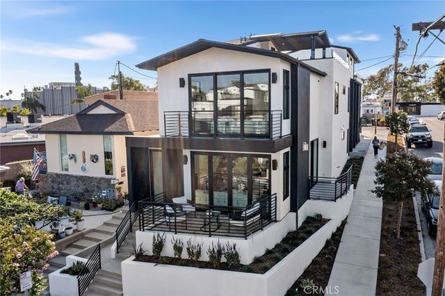 $2,095,000 | 521 1/2 Iris Avenue | Corona del Mar