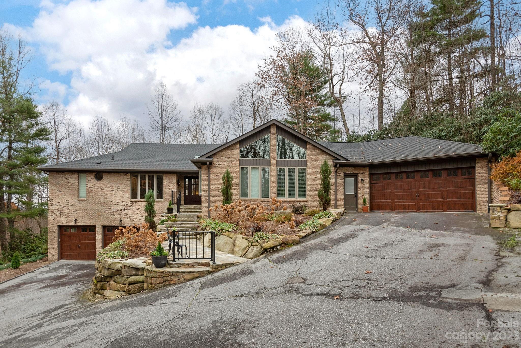 732 Overlook Drive, Flat Rock, NC 28731