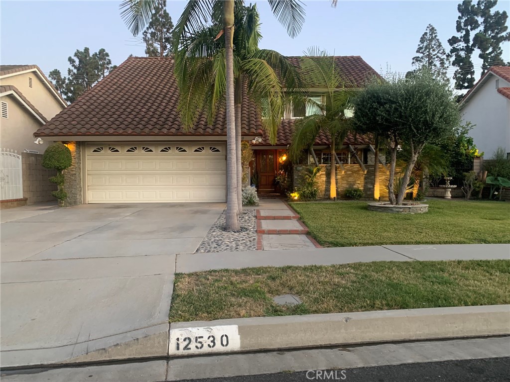 a view of a house with a yard