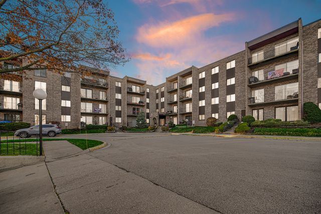 $249,000 | 625 West Huntington Commons Road, Unit 413 | Mount Prospect