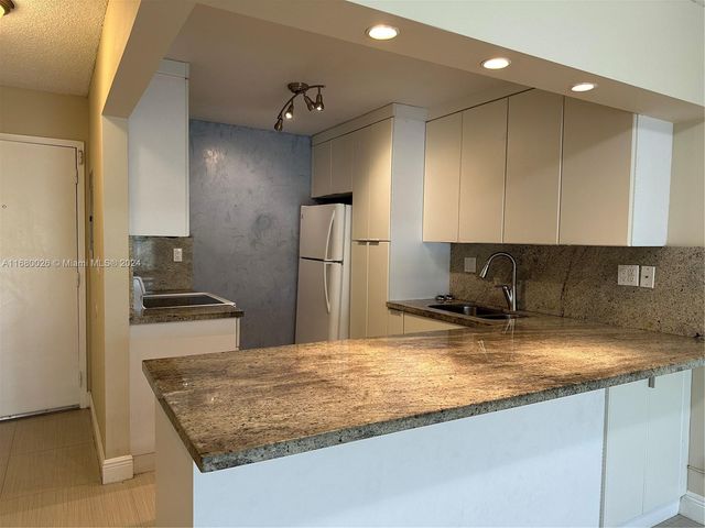 $2,350 | 5201 Geneva Court, Unit 204 | Doral