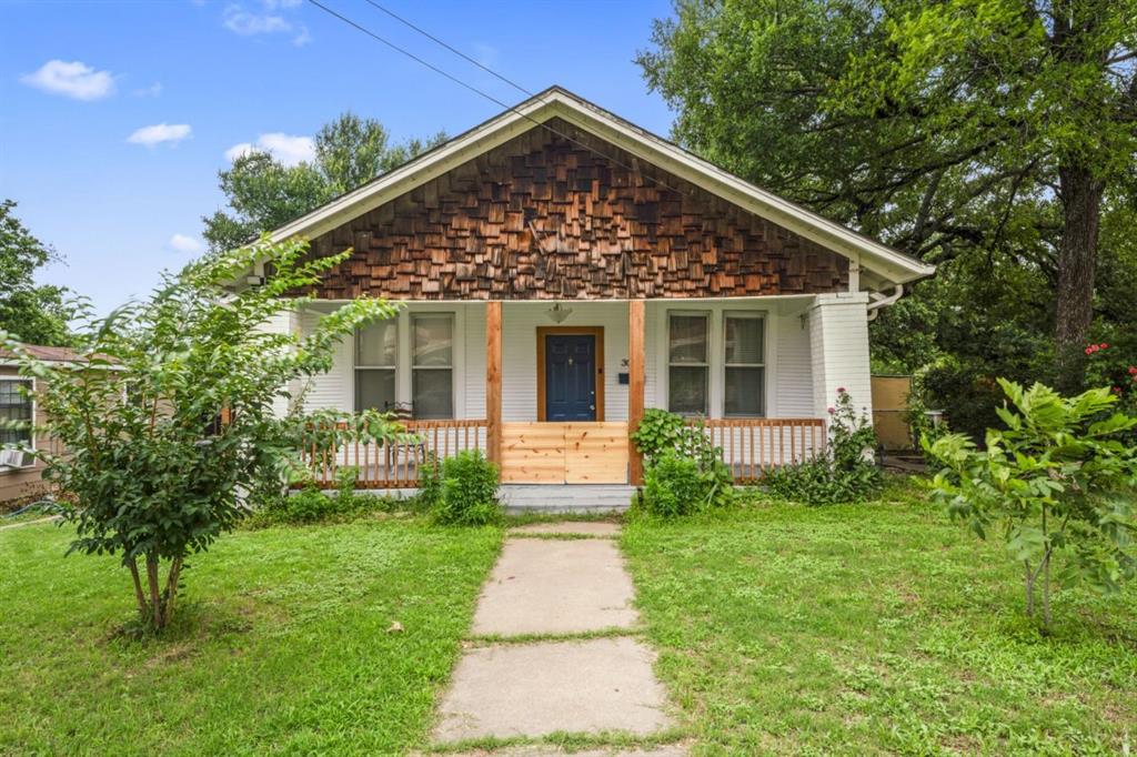 a front view of house with yard