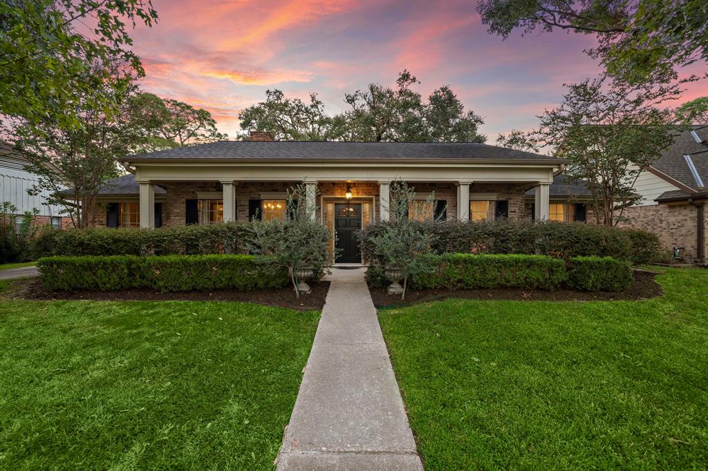 Situated on an oversized cul-de-sac lot, this updated ranch home in the desirable Spring Shadows is a stunner! Find a spacious, light-filled layout with 4 bedrooms and a study, plus a remodeled kitchen flowing seamlessly into the living room with a statement fireplace. Additional highlights include updated electrical wiring with recessed lighting, PEX, and underground plumbing. Enjoy quick commutes to Beltway 8, City Centre, Memorial City Mall, I-10, and highly regarded Spring Branch ISD schools!