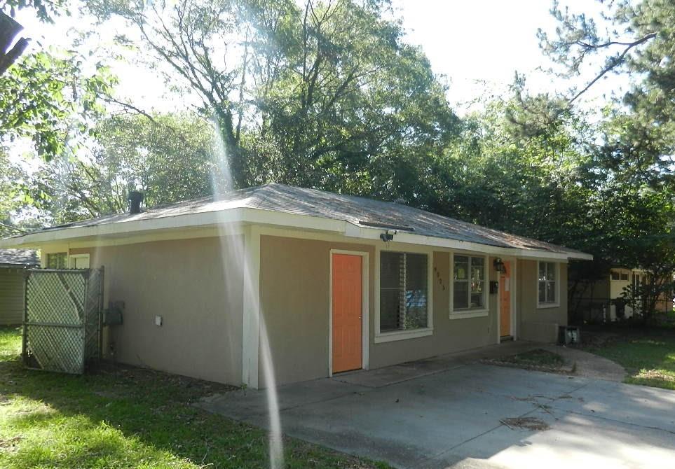 a view of backyard of house