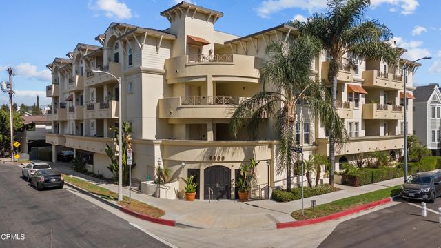 $740,000 | 4400 Cartwright Avenue, Unit 301 | Toluca Lake