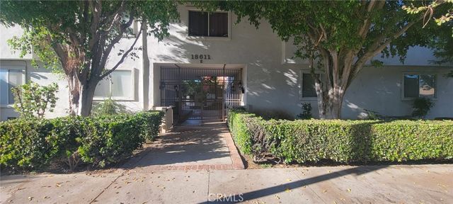 $2,900 | 18611 Collins Street, Unit E33 | Tarzana