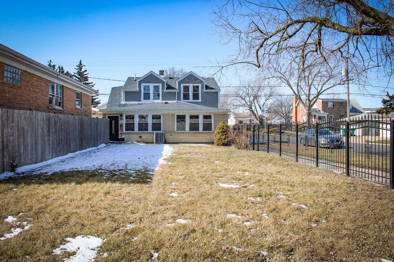 a view of a house with a yard