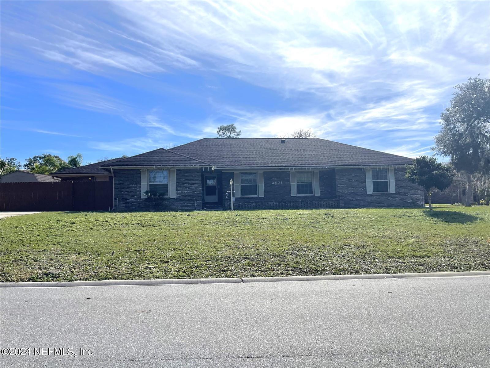 a view of a house with a yard