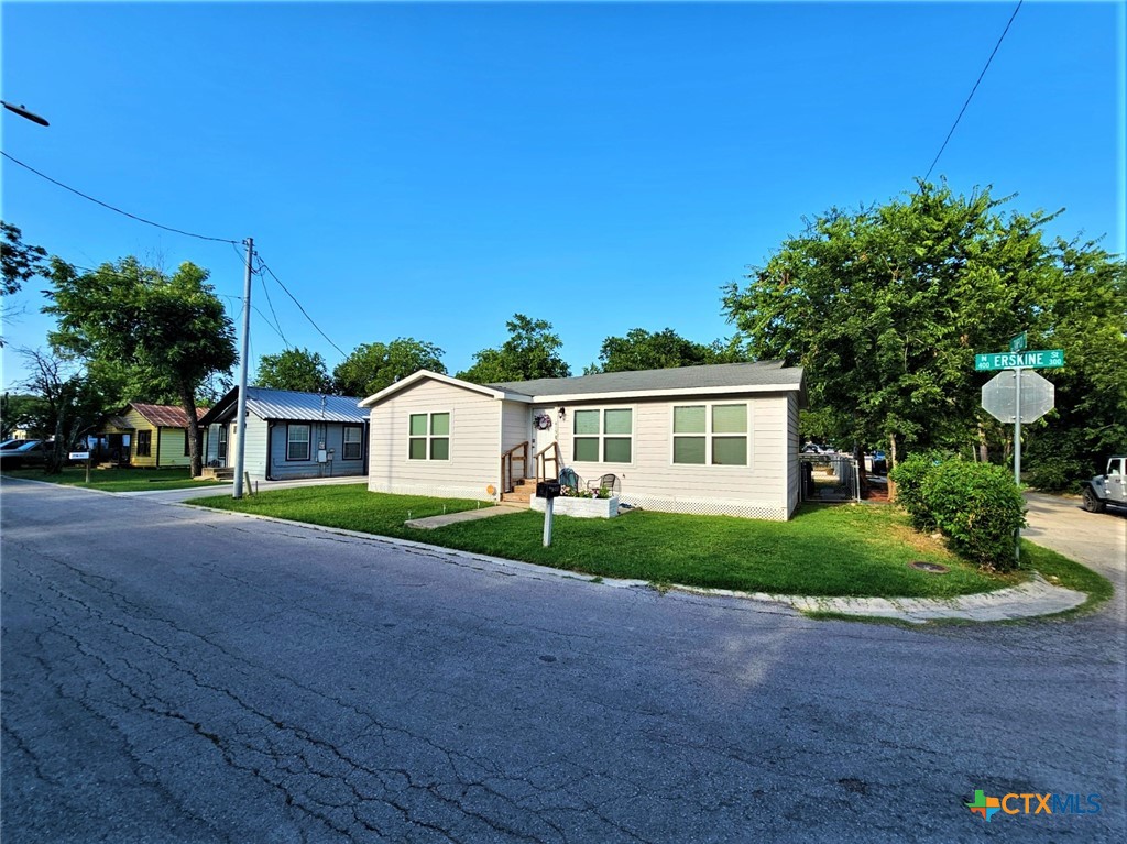 a view of a yard in front of a house