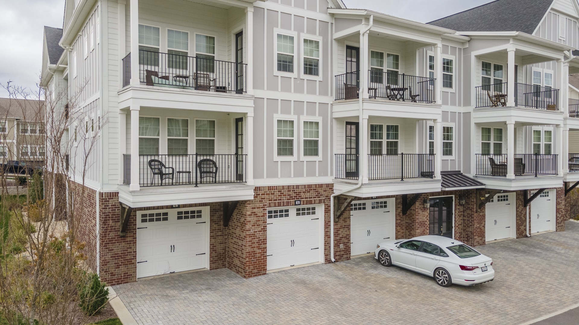 Welcome home to 3000 Vintage Green #3301. This one bedroom condo includes a flex room and a private garage (E5 - the second garage door from the left)