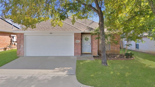 $389,900 | 814 Palomino Drive | Euless