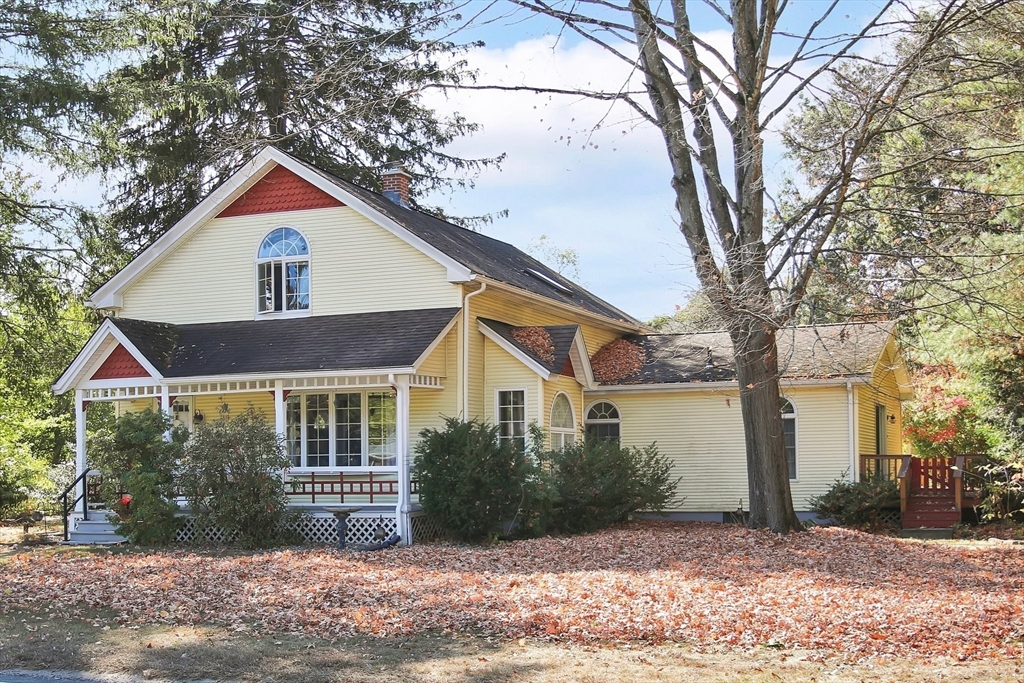 a view of a yard in front of a house