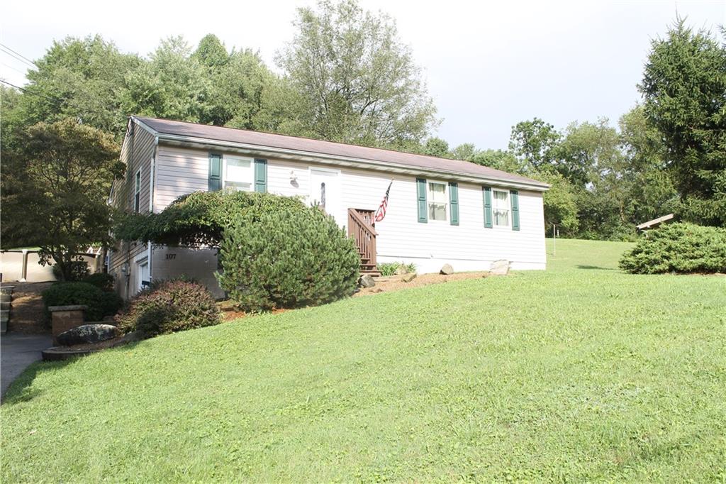 a view of a house with a yard