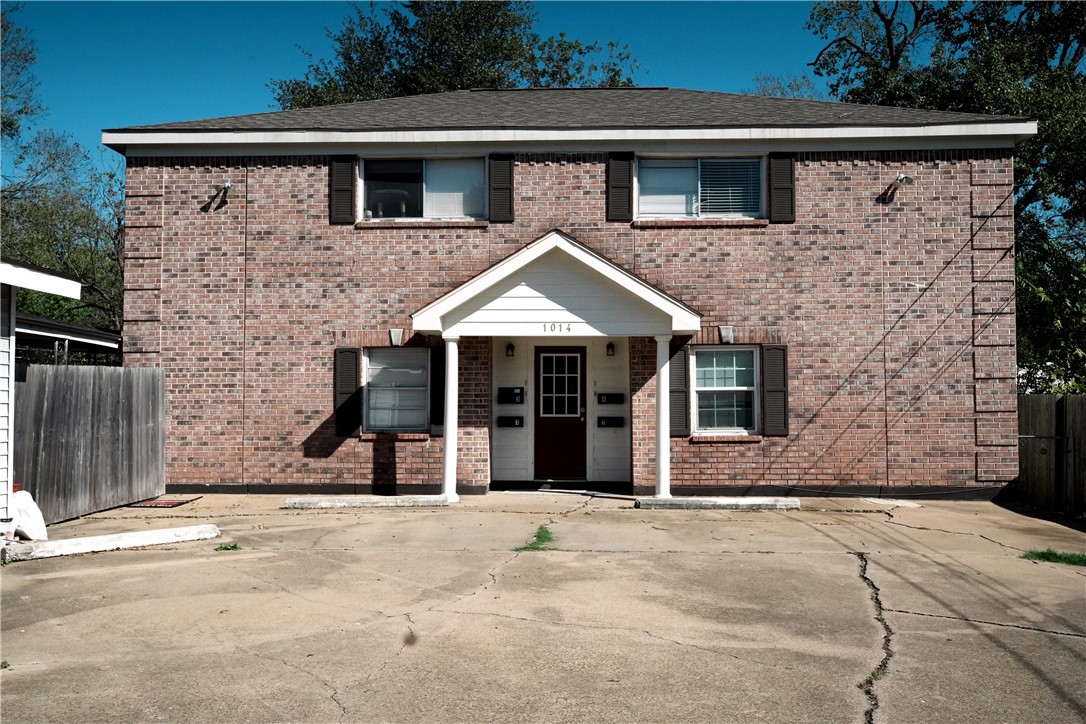 View of front property