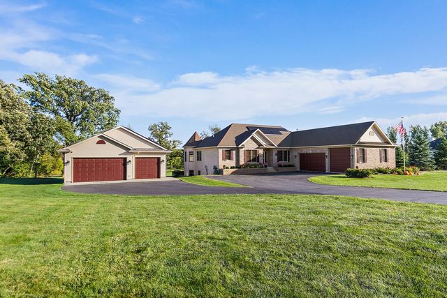 $800,000 | 8908 South Hill Road | Riley Township - McHenry County