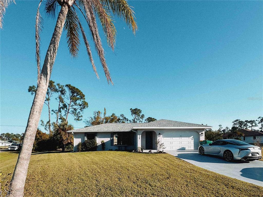 a view of a house with a yard