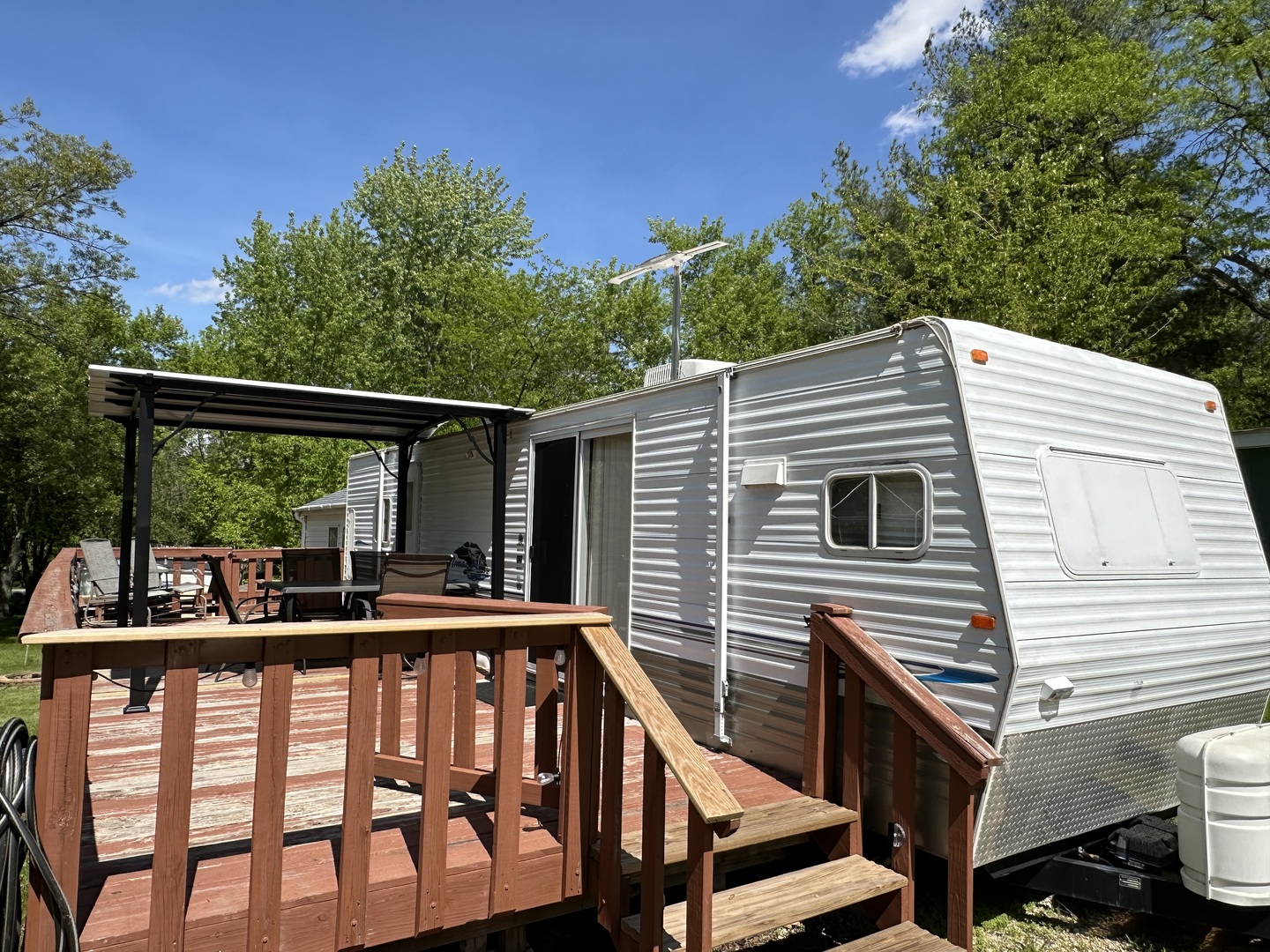 a view of a house with backyard and deck