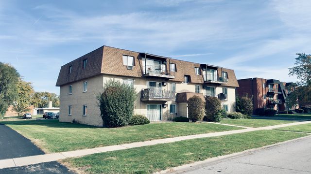 $1,599 | 5720 West 128th Street, Unit 1SW | Crestwood