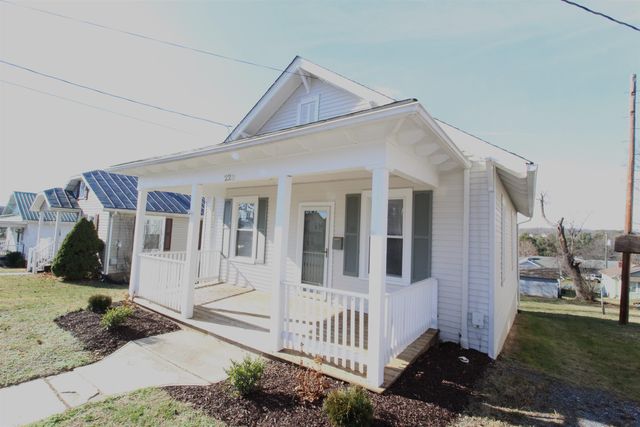 $189,900 | 228 Thompson Street | Staunton