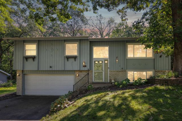 $390,000 | 3303 Red Oak Circle South | River Woods