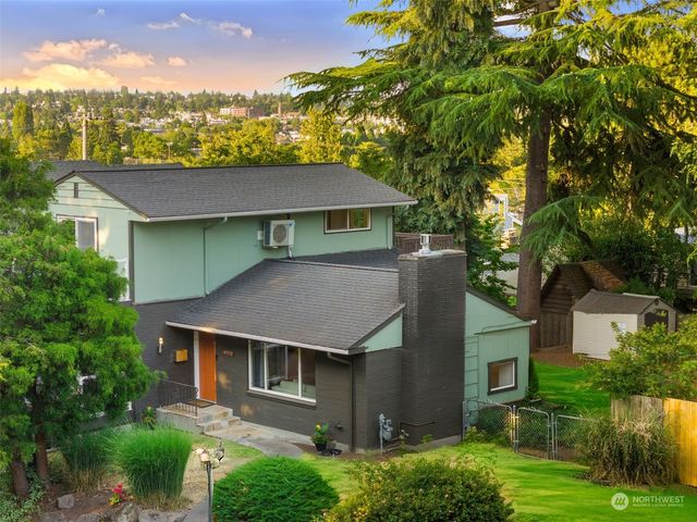 $1,250,000 | 4570 36th Avenue West | Magnolia