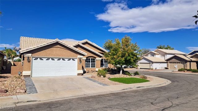 $621,000 | 70 Moonlight Village Lane | Green Valley Ranch