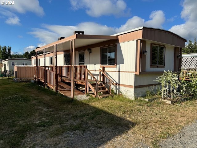 a view front of house with a yard