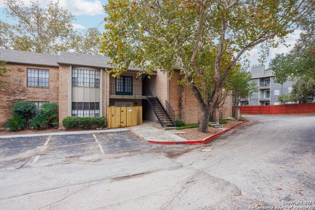 $1,595 | 7711 Callaghan Road, Unit 104 | Mockingbird Hill