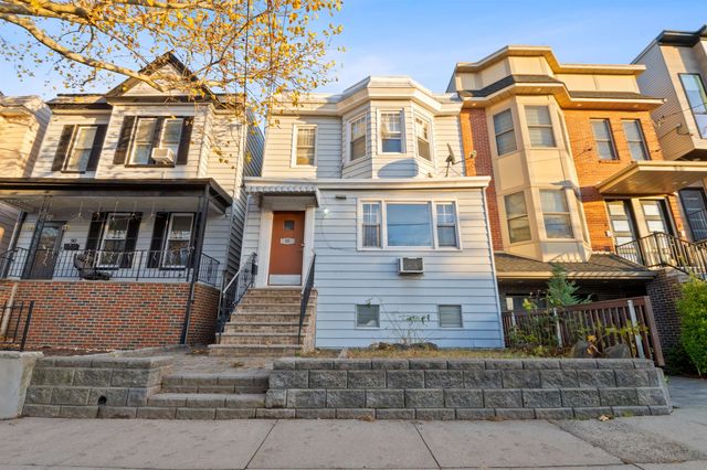 $799,000 | 88 Nelson Avenue | West Slope