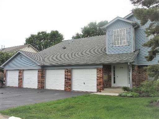 $1,900 | 1741 Chesapeake Lane, Unit 4 | Schaumburg