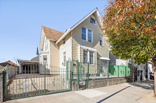 $640,000 | 1341 Taylor Avenue | Bronx River