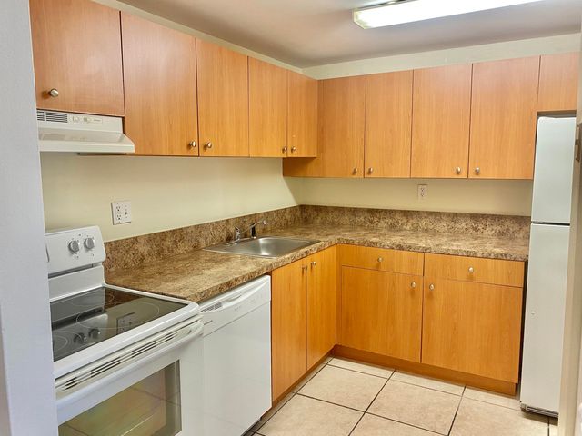 $210,000 | 405 Executive Center Drive, Unit 208 | West Palm Beach