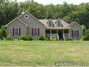 a view of a yard in front of house