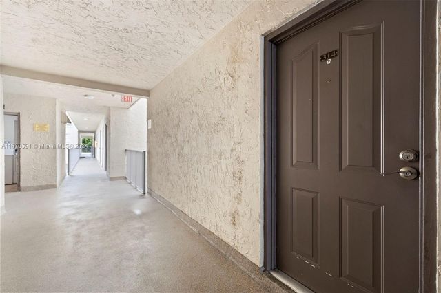 $289,000 | 10900 Southwest 104th Street, Unit 314 | Kendall