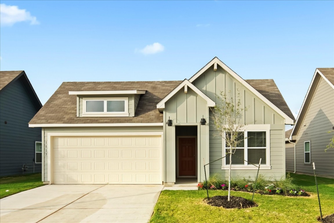 a view of house with backyard