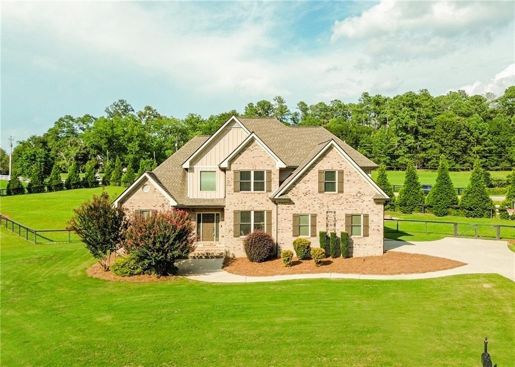 a view of a house with a yard