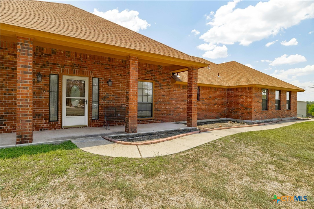 a view of a house with backyard and porch