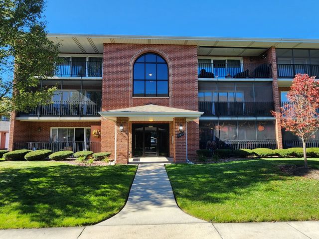 $185,000 | 5035 West Circle Drive, Unit 112 | Crestwood