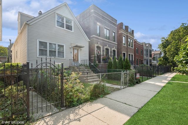 $625,000 | 1907 West Wolfram Street | Hamlin Park