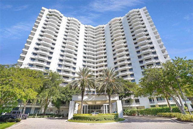 $549,999 | 3300 Northeast 191st Street, Unit 807 | Parc Central Aventura