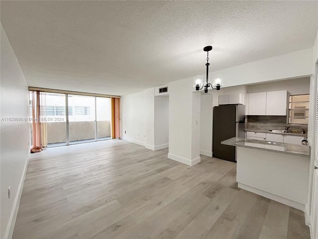 $2,500 | 830 Northwest 87th Avenue, Unit 202 | Fountainebleau